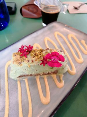 Lime avocado raw cake at MIMO in Malaga