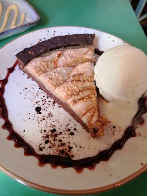 Pear, caramel and vanilla ice cream at MIMO in Malaga