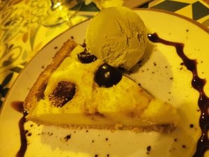 Vanilla cake and pistachio ice cream at MIMO in Malaga