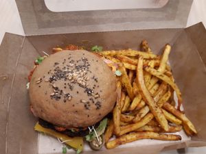 Vegan burger at MIMO in Malaga