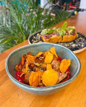 Beet emulsion and dehydrated cashew with cucumber carpaccio, sweet potato chips and tofu breaded with kombucha at MIMO in Malaga