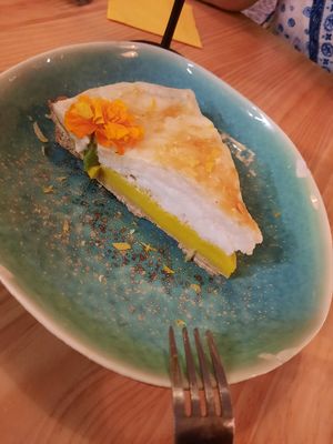 Y tarta de merenge de limón at MIMO in Malaga