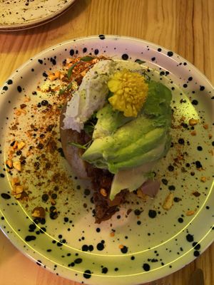 Chili Sin Carne, in einer Ofenkartoffel serviert.  at MIMO in Malaga