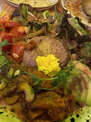 Viel Abwechslung, in der interaktiven Karte sieht man sogar, wie die Gerichte angerichtet werden.  at MIMO in Malaga