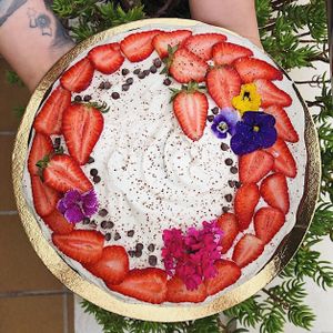 Chocolate cake with cashew cream and strawberries at MIMO in Malaga