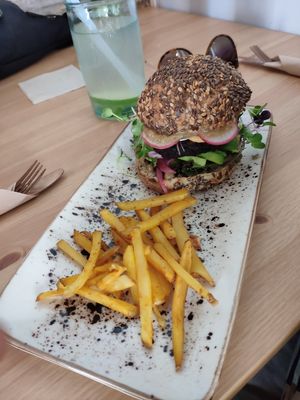 Gluten free vegan burger at MIMO in Malaga