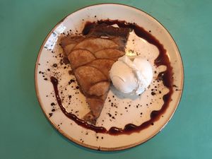 pear crumbled tarte with vanilla ice cream  at MIMO in Malaga