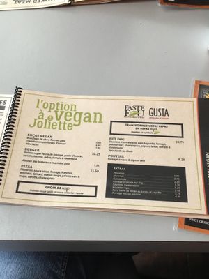 Menu avec plusieurs options végétales  at Faste Fou in Joliette