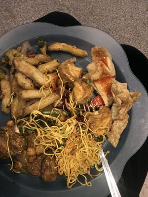 Recent takeaway: Veg wonton + sweet chilli sauce, crispy noodles, salt + chilli chips, crispy noodles, satay tofu & oyster mushroom rendang curry 😍  at Suissi Vegan Kitchen  in Glasgow