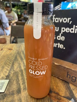 Carrot, apple, lemon and ginger cold press  at Honest Greens - Serrano in Madrid
