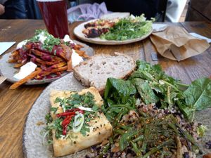 Crispy tofu, arroz al miso con setas y batata at Honest Greens - Serrano in Madrid