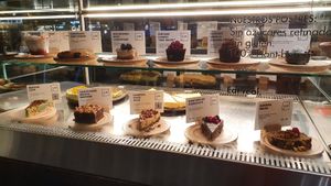Postres 100% plant based, sin gluten y sin azúcar refinado at Honest Greens - Serrano in Madrid
