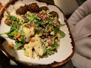 Soul warming curry con falafel at Honest Greens - Serrano in Madrid