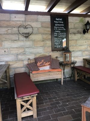 Schöner Biergarten  at Weinstube Alte Henne in Ahorn