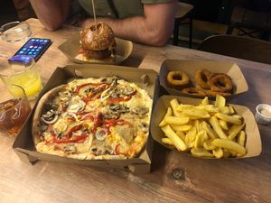 Vegan burger, pizza, chips and onion rings  at Mandrill Nano Brewing in Split