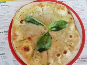 Garlic bread with vegan mozzarella at Frankie & Benny's - Fort Shopping in Glasgow