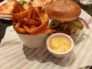 viva la vegan burger (sauce is amazing like big mac) at Frankie & Benny's in Dumbarton