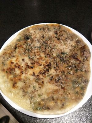 Pizza at Le Petit Vegetarien in Paris