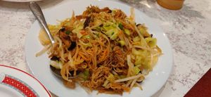 Vegetable noodles at Le Petit Vegetarien in Paris