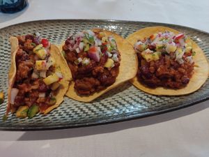 Tacos de chili vegano at Curcuma in Vigo