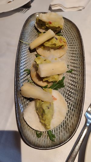 Dim sum de guacamole y juca at Curcuma in Vigo