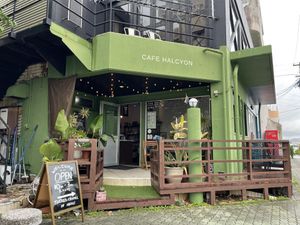 Greeeen.💚  at Cafe Halcyon in Chatan