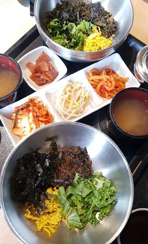 Both types of "Thistle Rice" (spicy and soy sauce flavor) served with shredded omelette (vegetarian) at Naerincheon Rest Area 내린천 휴게소 in Inje