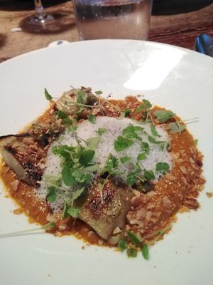 COEUR D’ARTICHAUT chimichurri rouge, câpres, émulsion à la citronnelle, amandes (v)  at Tero in Wavre