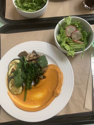 Sweet potatoes with mushrooms and zucchini   at A Praça in Sintra