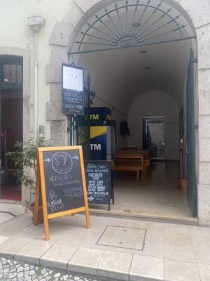 Hello  at A Praça in Sintra