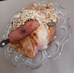 Vegan roasted apple topped with granola at A Praça in Sintra