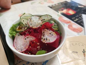 Salada at A Praça in Sintra