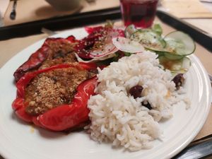 Pimentos recheados com arroz at A Praça in Sintra