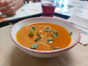 Sopa de tomate at A Praça in Sintra