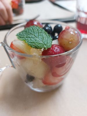 Salada de fruta at A Praça in Sintra