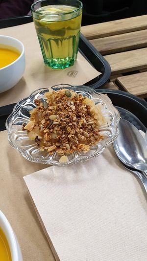 Apple puree with granola at A Praça in Sintra
