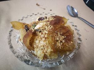 Baked apple with granola at A Praça in Sintra