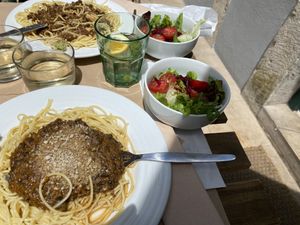 Vegan bolognese and salad at A Praça in Sintra