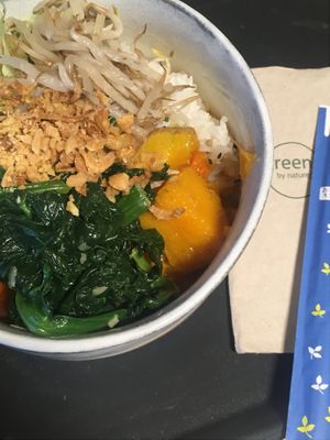 Lunch bowl at Element 5 - Warschauer Str in Berlin