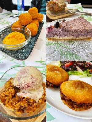 Arepas, tarta/cheesecake, crumble, croquetas at A Porta Verde in Santiago De Compostela