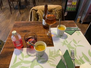 Free appetizers (French beans with vegetables) at A Porta Verde in Santiago De Compostela