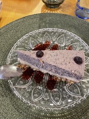 Tarta de arándanos crudivegana   at A Porta Verde in Santiago De Compostela