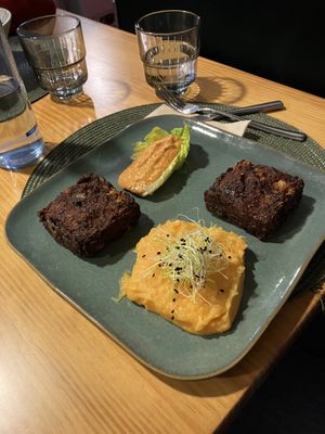 Beignets d’aubergines avec purée et houmous   at A Porta Verde in Santiago De Compostela
