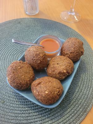 Falafel was very good, you can tell it's fresh and not frozen, sauce was great and necessary at A Porta Verde in Santiago De Compostela