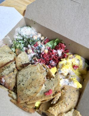 Vegane Box mit Seitankebap & Erdnusshummus at Gustav Grün in Paderborn