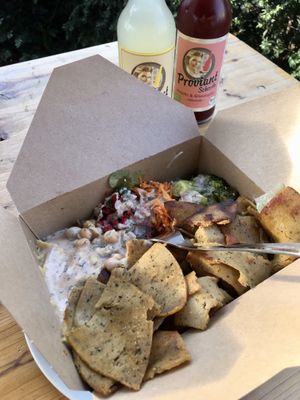 Vegane Box mit Kichererbsen, Gemüse & Kebap an Knobisoße at Gustav Grün in Paderborn