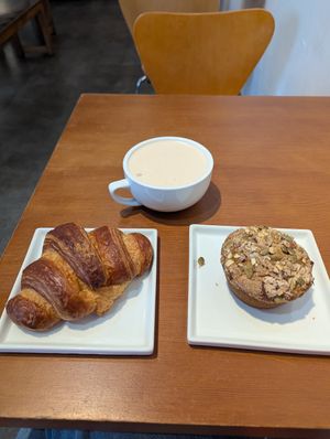  at Bru Coffeebar in Los Angeles