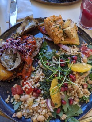 Toast of the day (it's hidden under the veggies on the left :)) at Café du Temps in Aix-en-provence