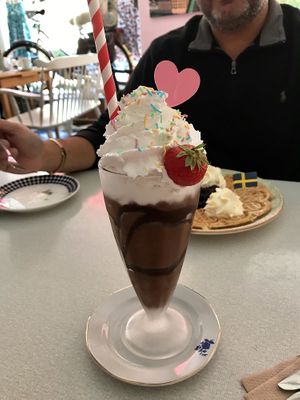 Vegan chocolate milkshake at Älskade Traditioner in Stockholm