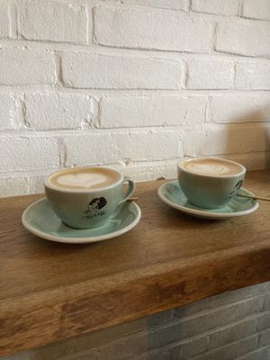 Cappuccino met havermelk  at Back to Black in Amsterdam